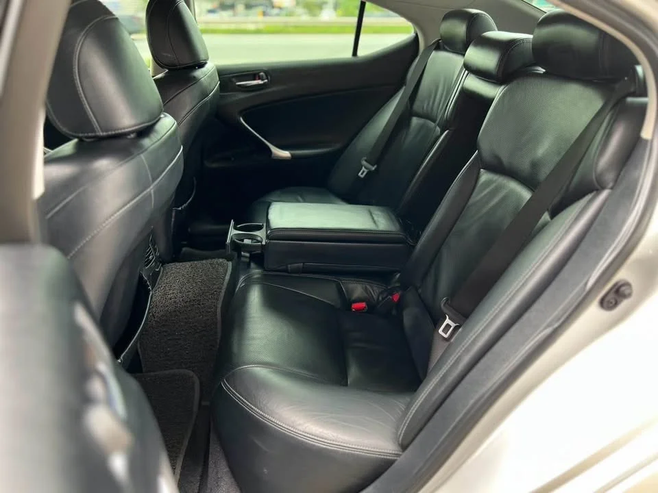 2010 Lexus IS II 2