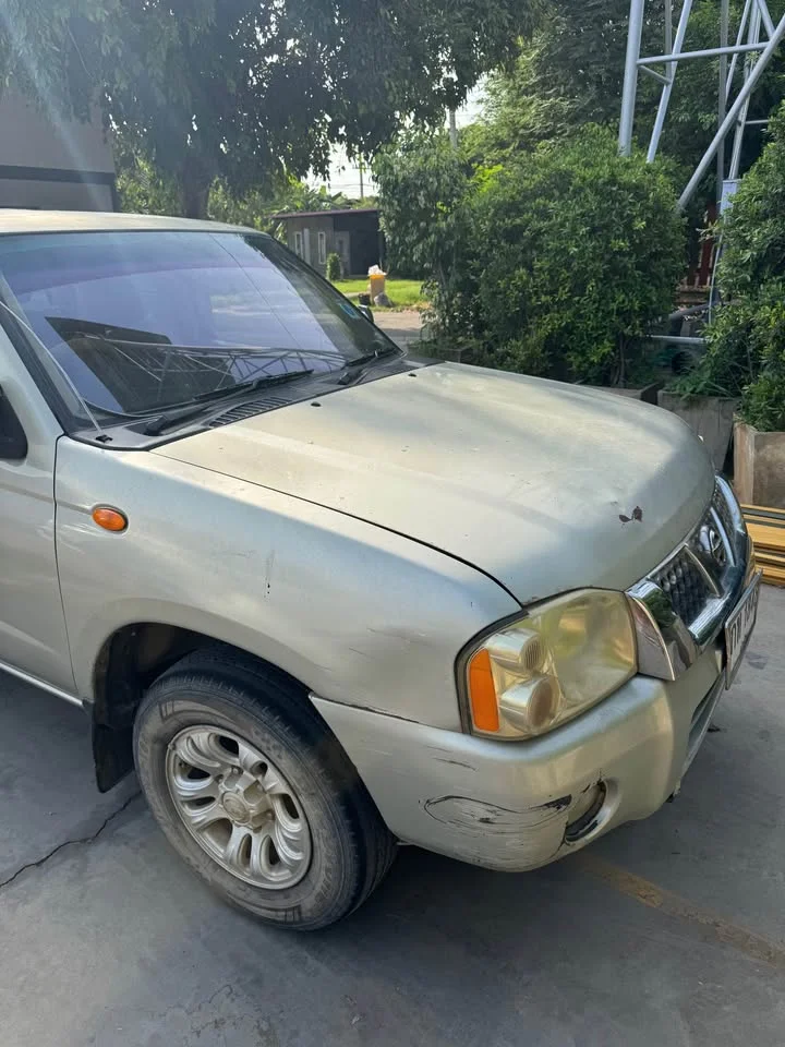 2003 Nissan Frontier I 3