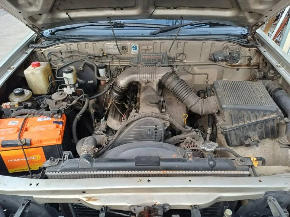 2001 Mazda 2500 Fighter V 2