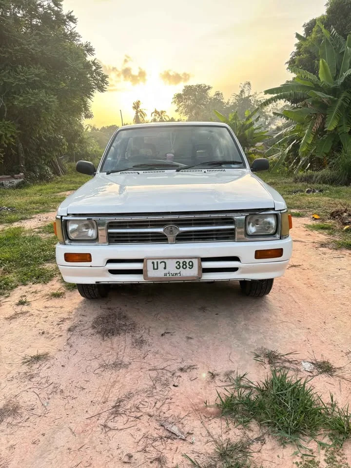 1990 Toyota Hilux Mighty-X V 3