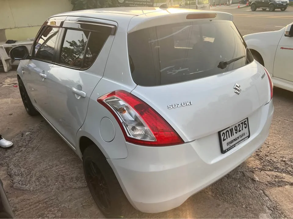 2013 Suzuki Swift II 3