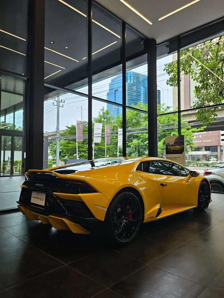 2023 Lamborghini Huracan 2