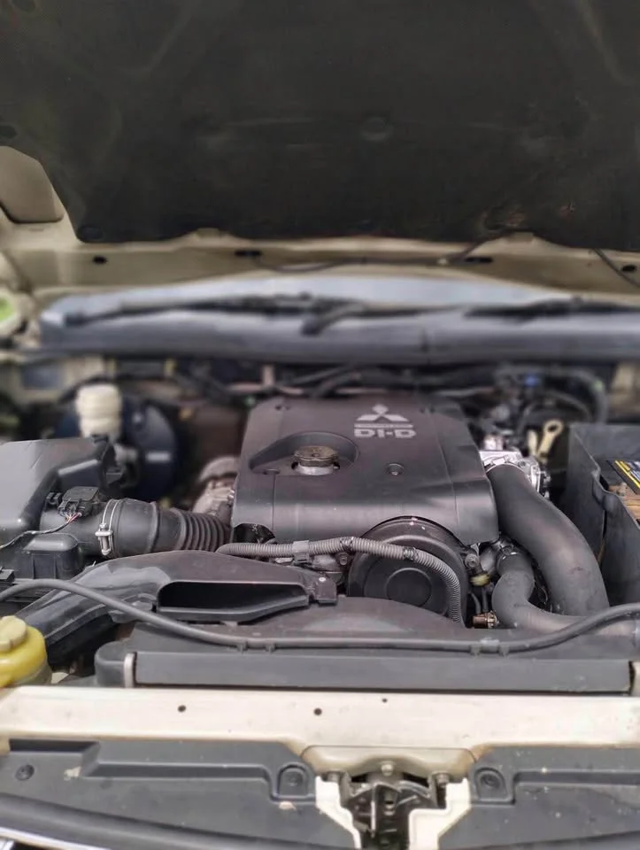 2012 Mitsubishi Pajero Sport II 2