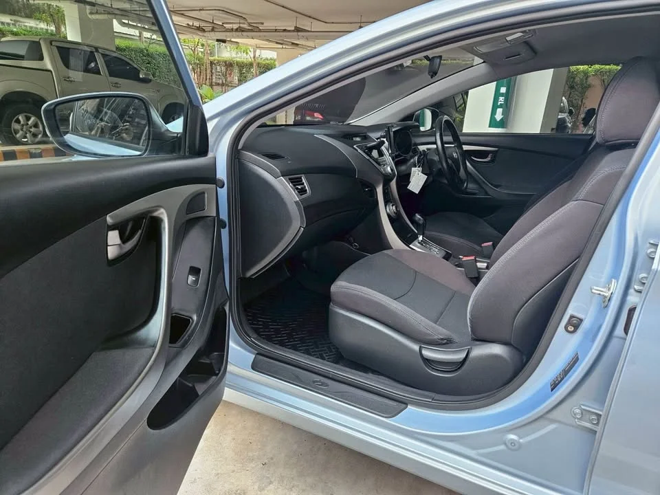 2011 Hyundai Elantra V 2