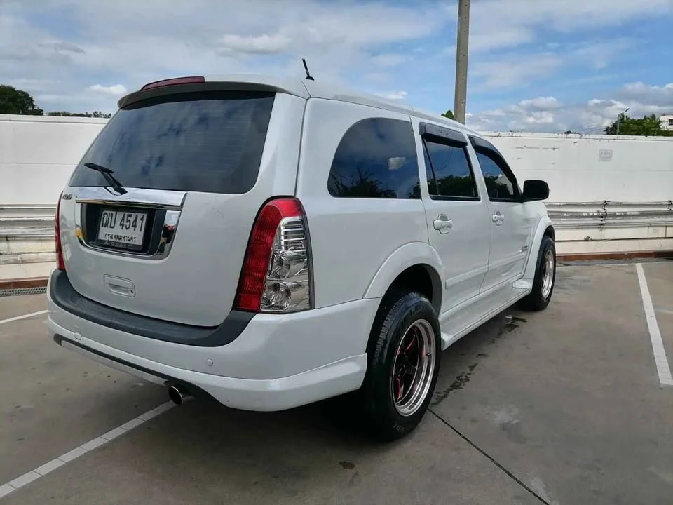2006 Isuzu MU-7 3
