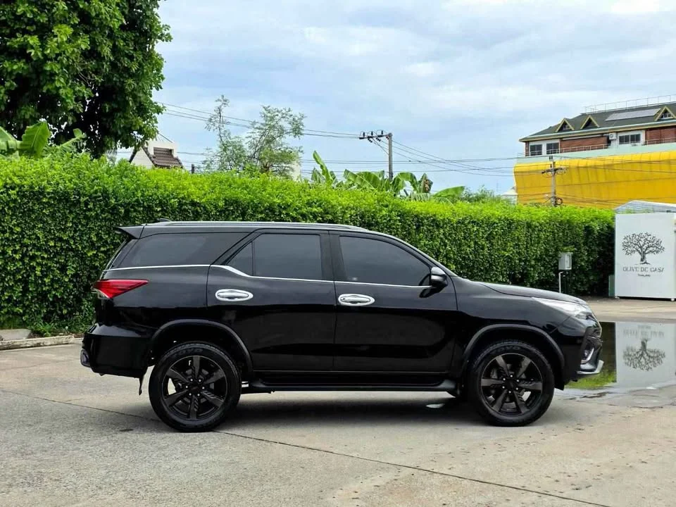 2017 Toyota Fortuner II 2