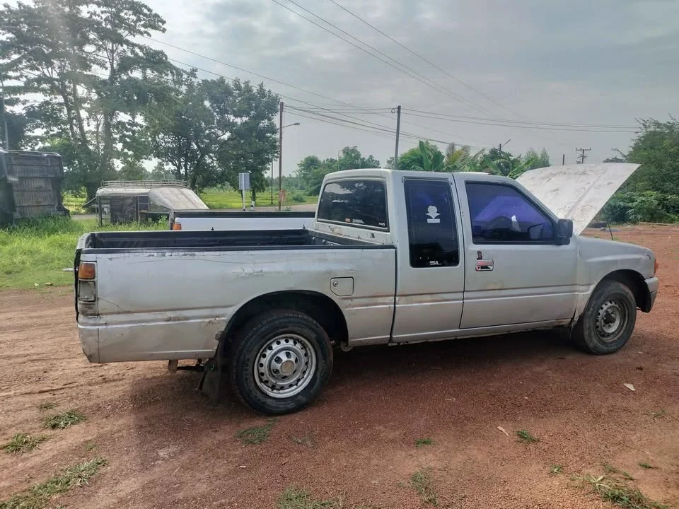 1992 Isuzu TFR III 3