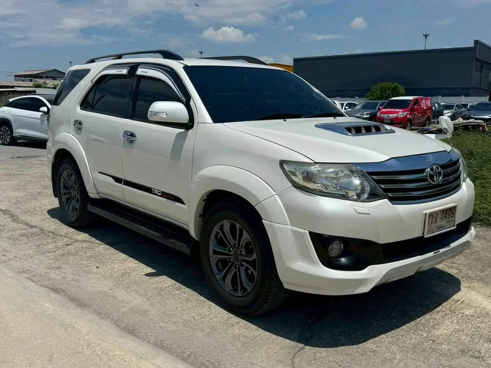 2012 Toyota Fortuner I 3