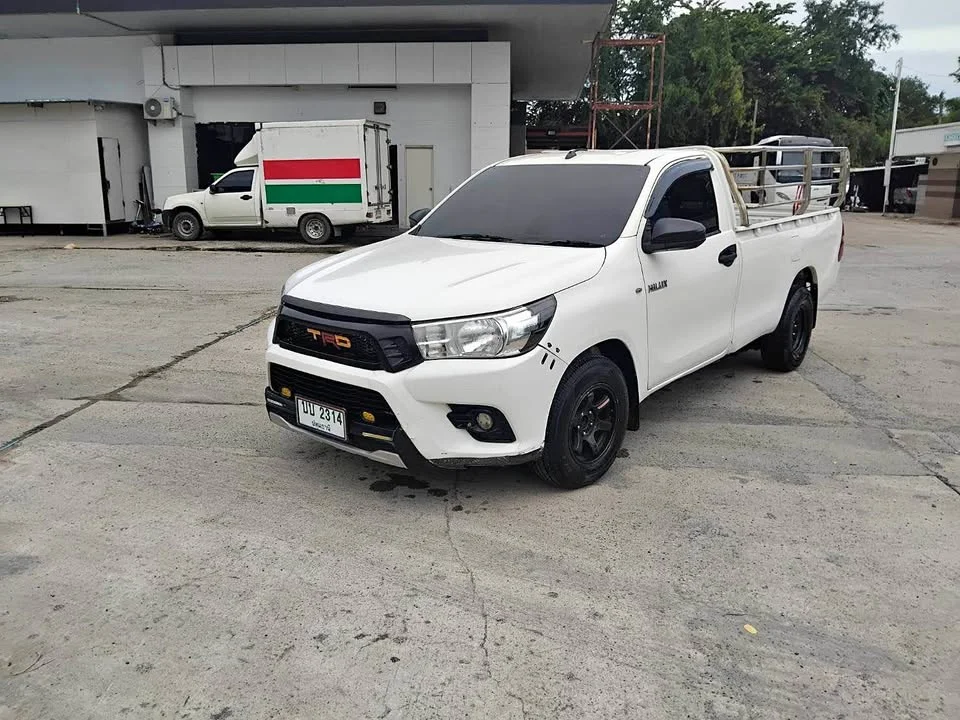 2017 Toyota Hilux VIII 2