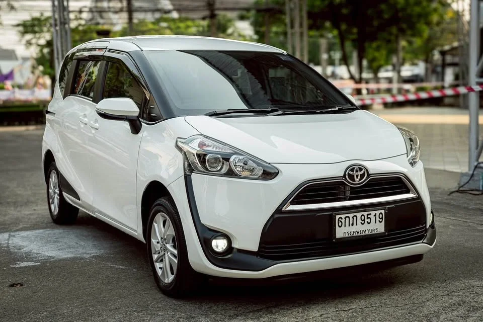 2018 Toyota Sienta II 2