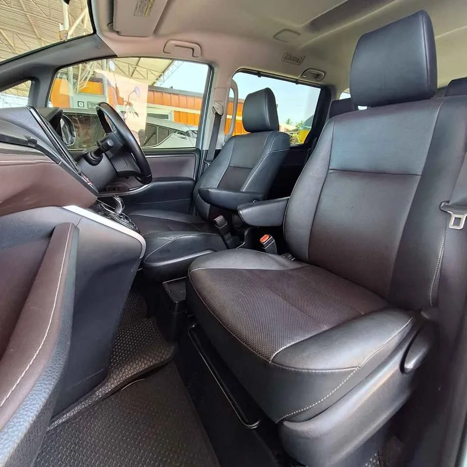 2015 Toyota Voxy III 3