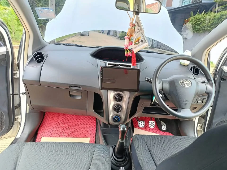 2010 Toyota Yaris II 3