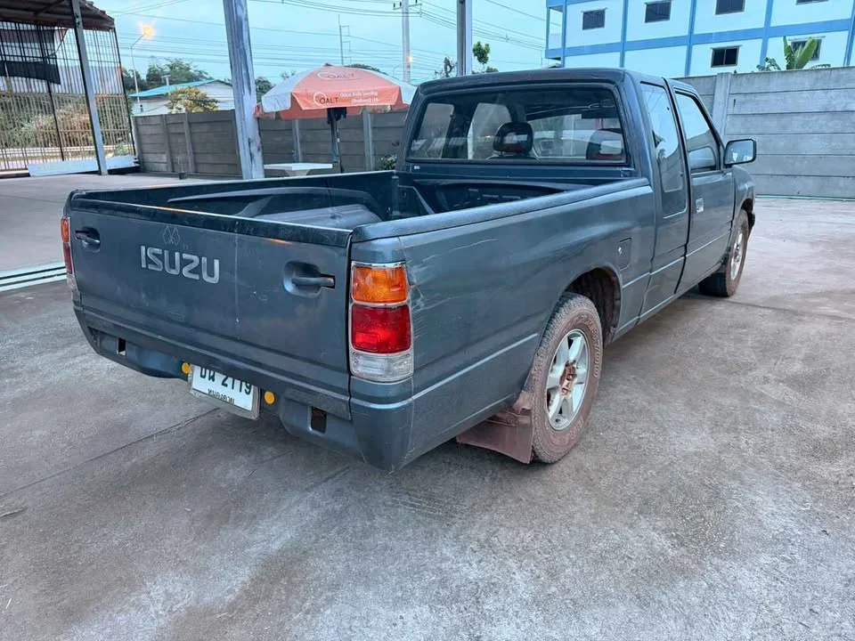 1995 Isuzu TFR III 2