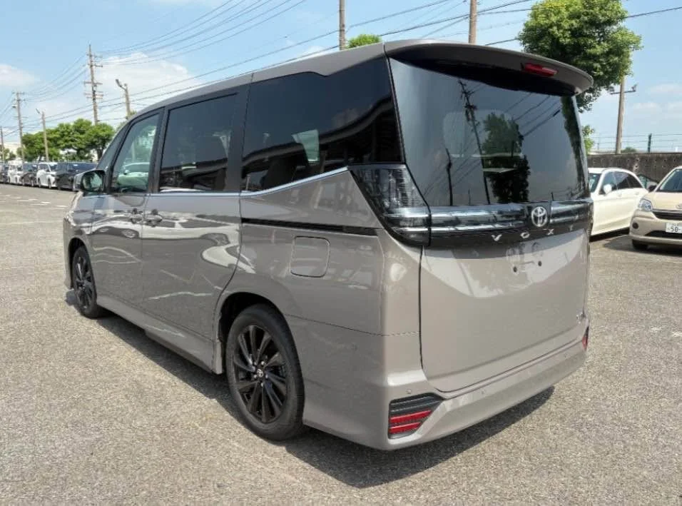 2026 Toyota Voxy IV 2