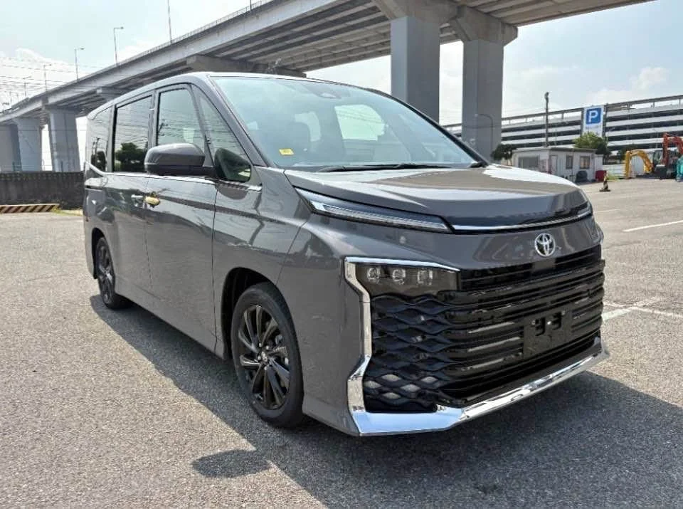 2026 Toyota Voxy IV 3