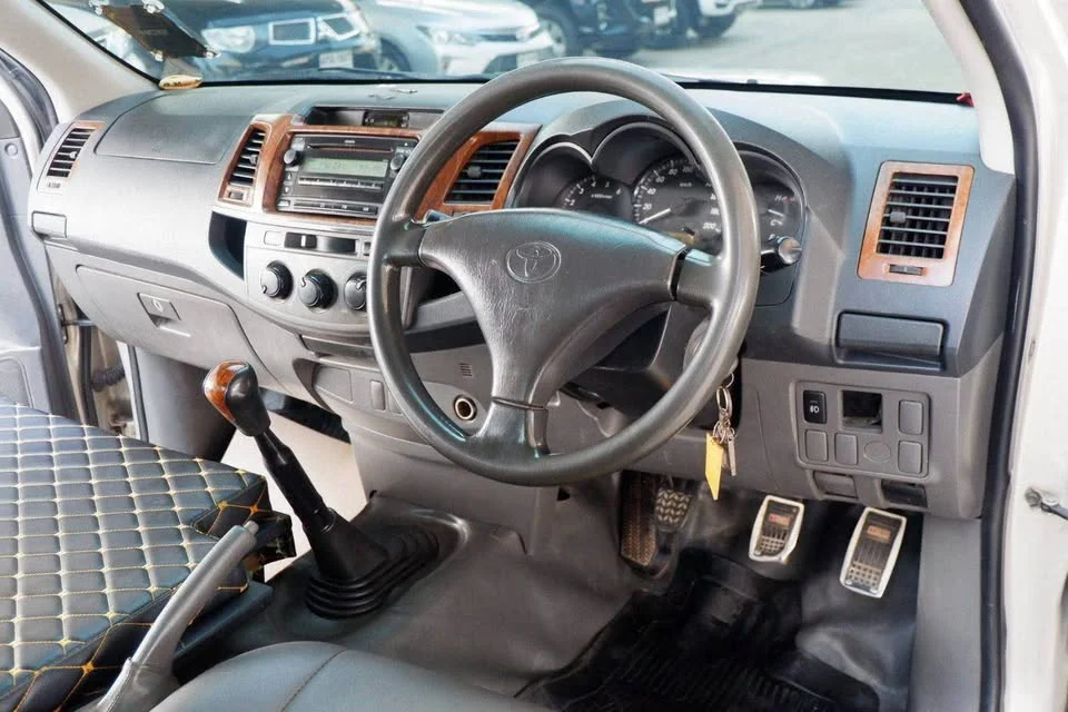 2013 Toyota Hilux VII 2