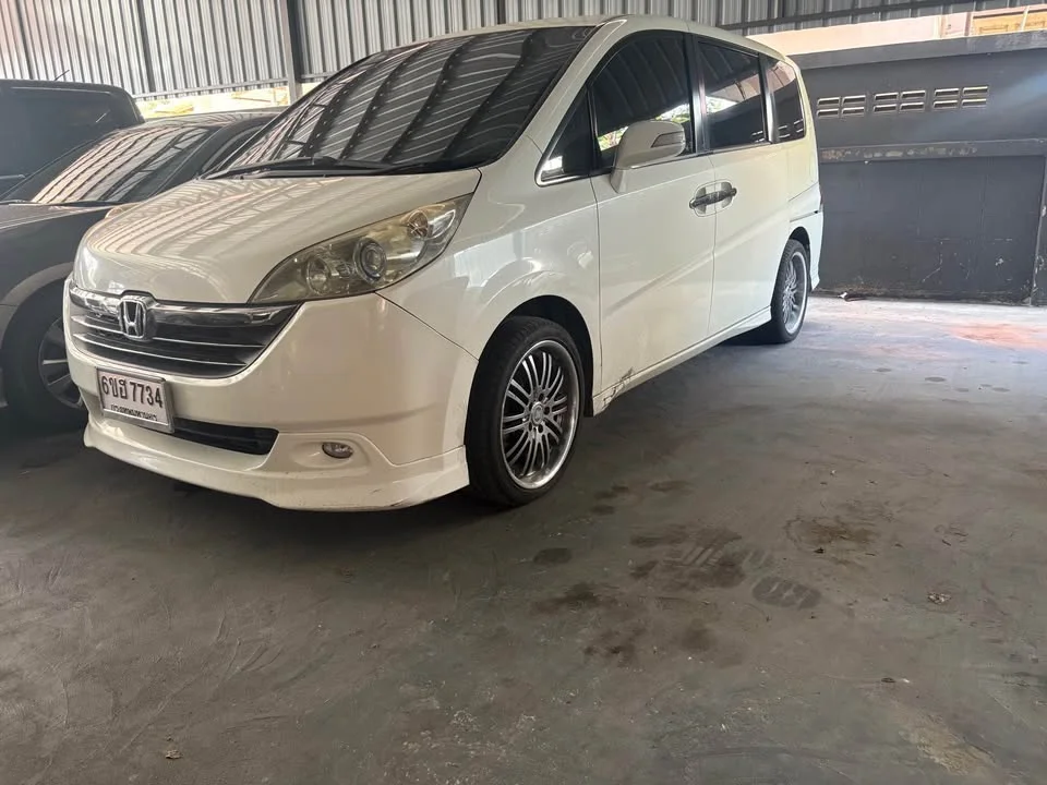 2007 Honda Stepwgn III 2