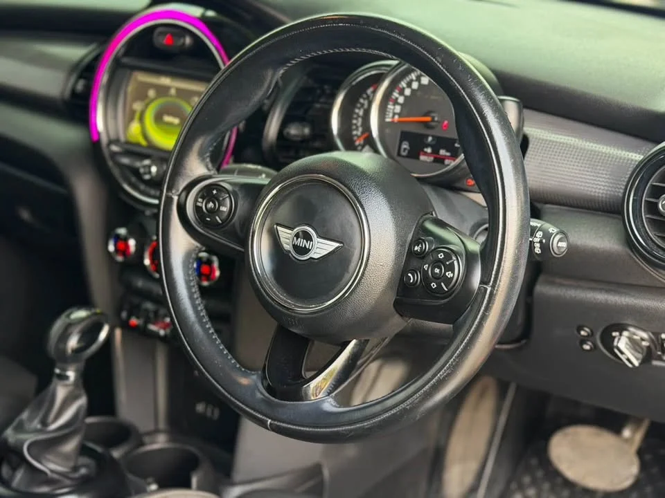 2017 Mini Hatch  III 2