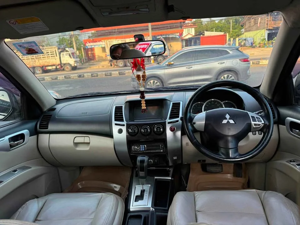 2010 Mitsubishi Pajero Sport II 2