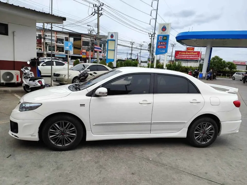 2012 Toyota Corolla Altis X (E140) 3