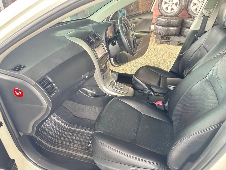 2011 Toyota Corolla Altis X (E140) 2