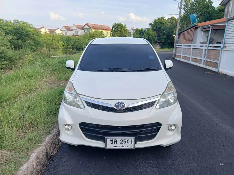2013 Toyota Avanza II 2