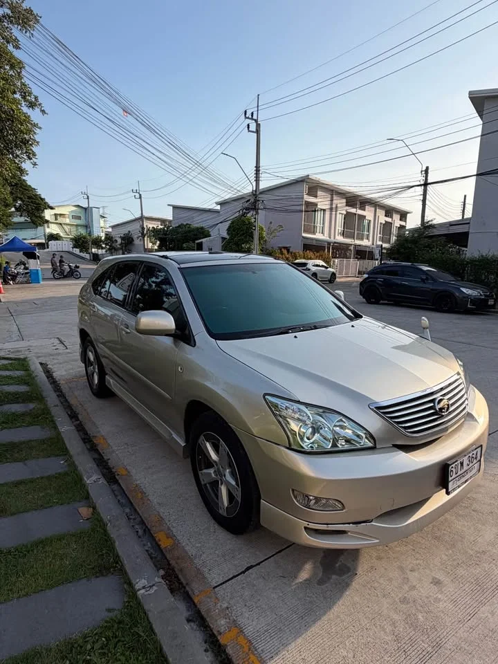 2004 Toyota Harrier II 2