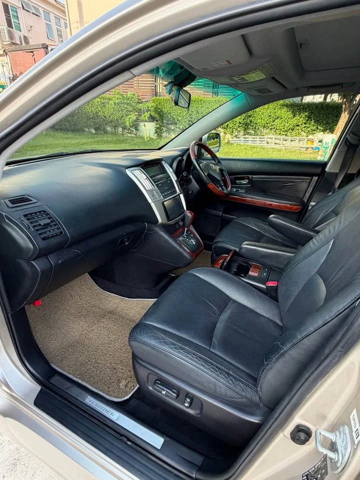 2004 Toyota Harrier II 3