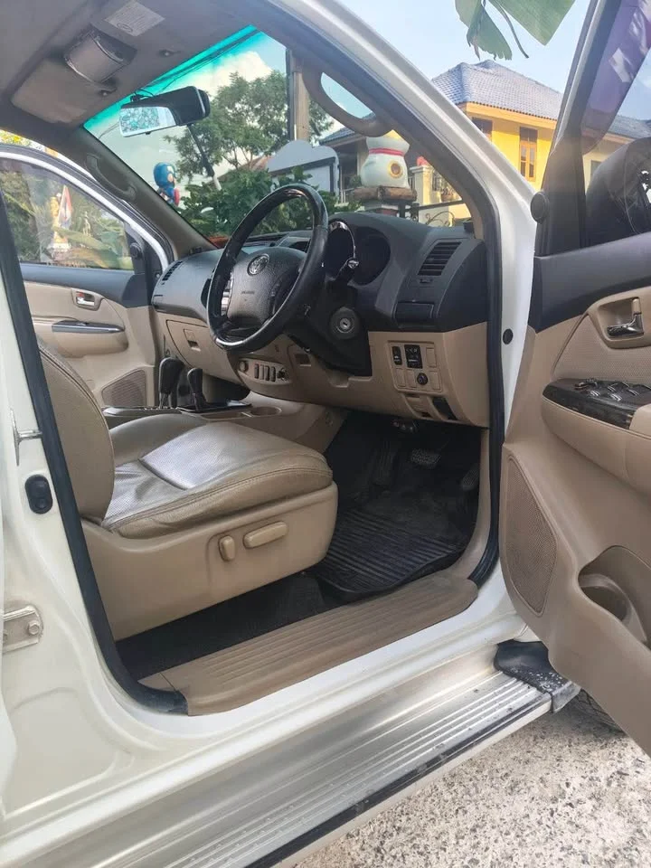 2010 Toyota Fortuner I 3