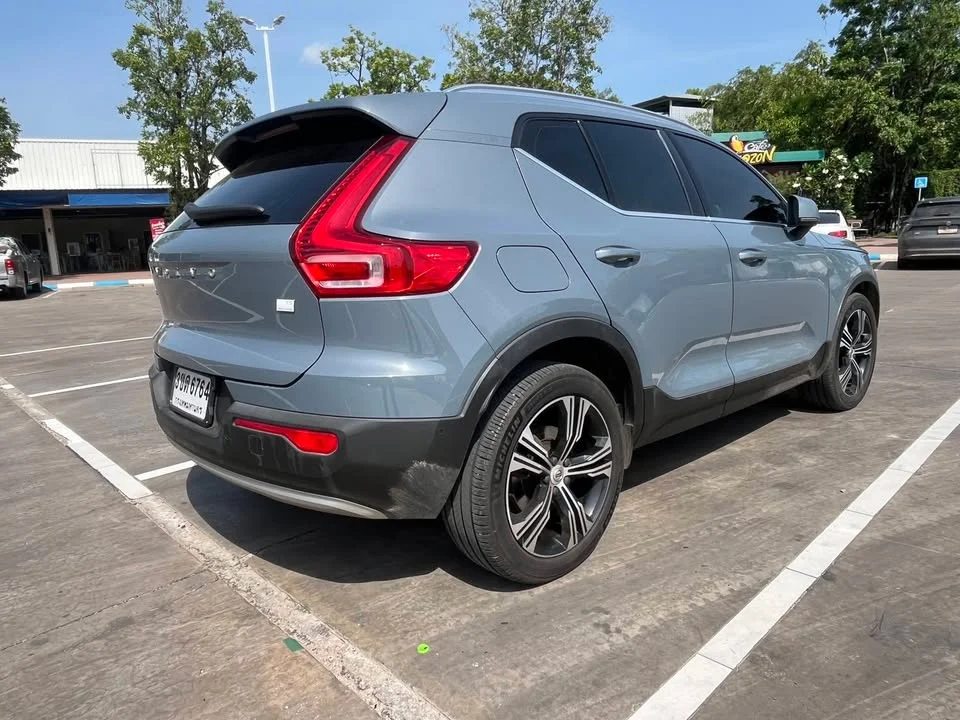 2022 Volvo XC40 3