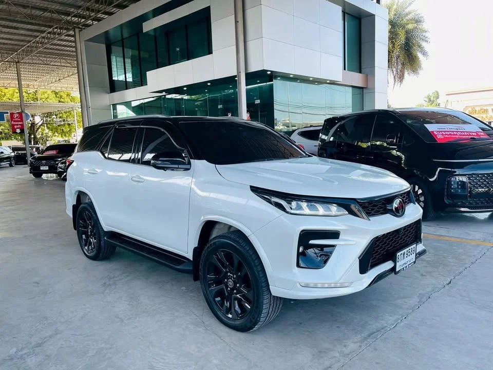 2023 Toyota Fortuner II 3