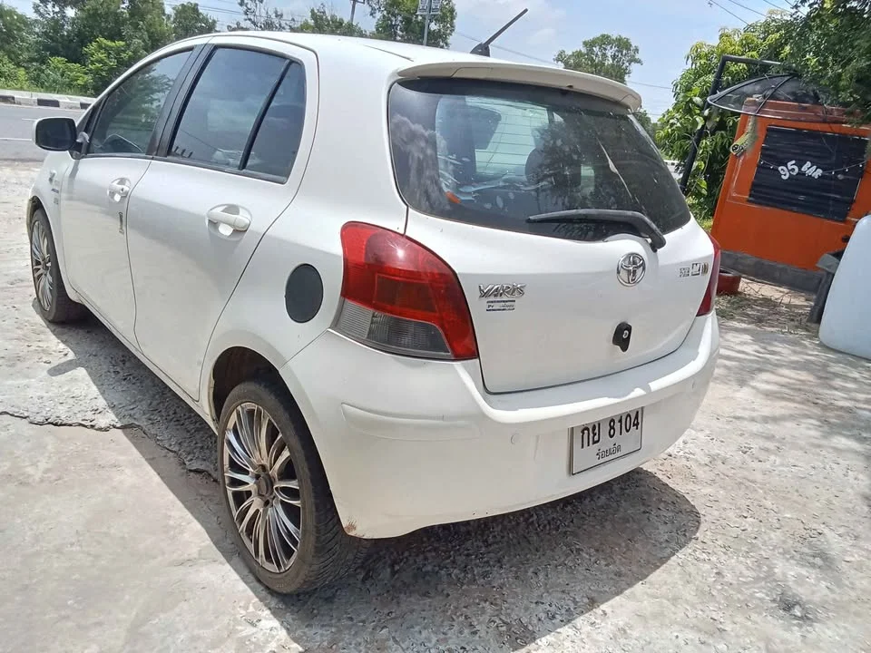 2010 Toyota Yaris II 2