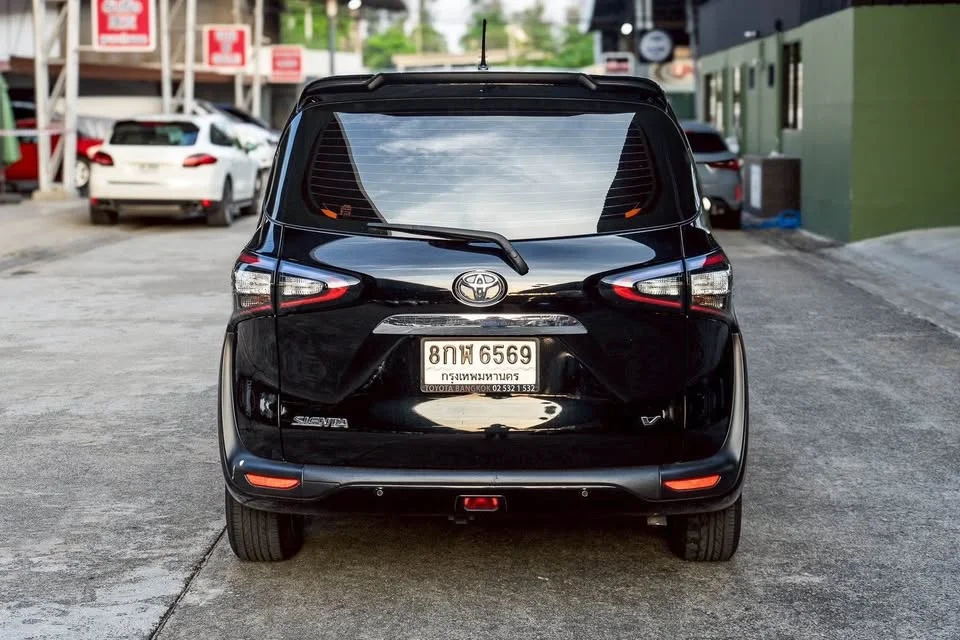2019 Toyota Sienta II 2