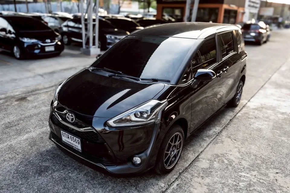 2019 Toyota Sienta II 3
