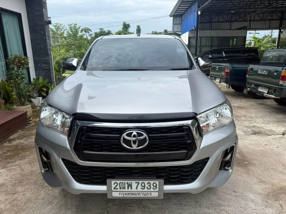 2019 Toyota Hilux VIII 2