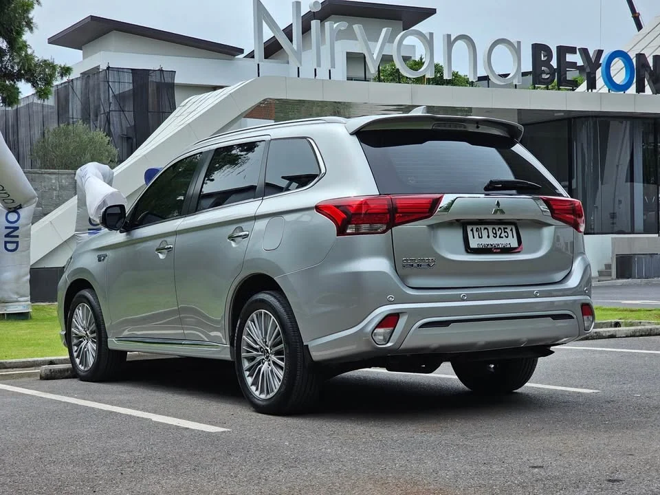 2021 Mitsubishi Outlander III 2