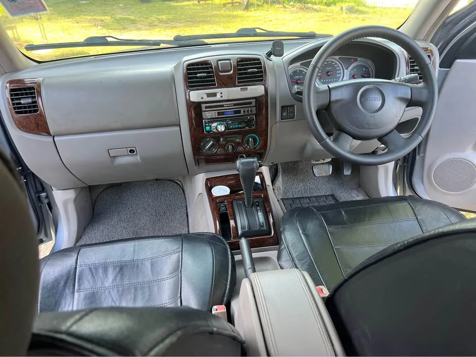 2006 Isuzu MU-7 3