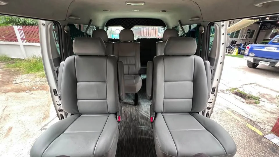 2009 Toyota Commuter V (H200) 3