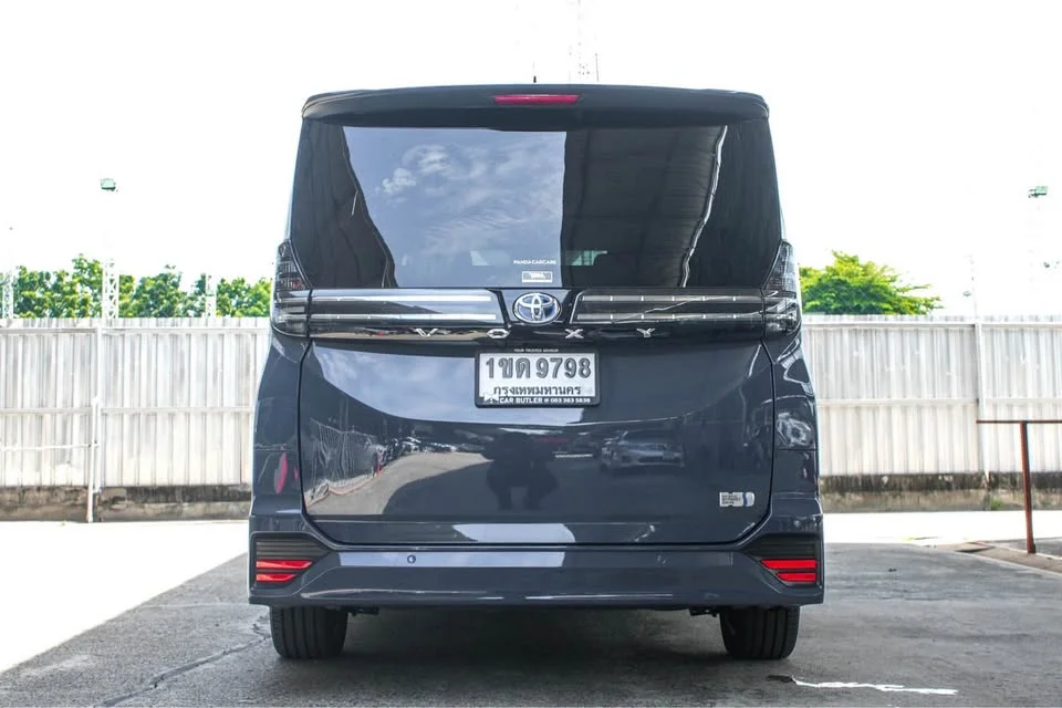 2022 Toyota Voxy IV 2