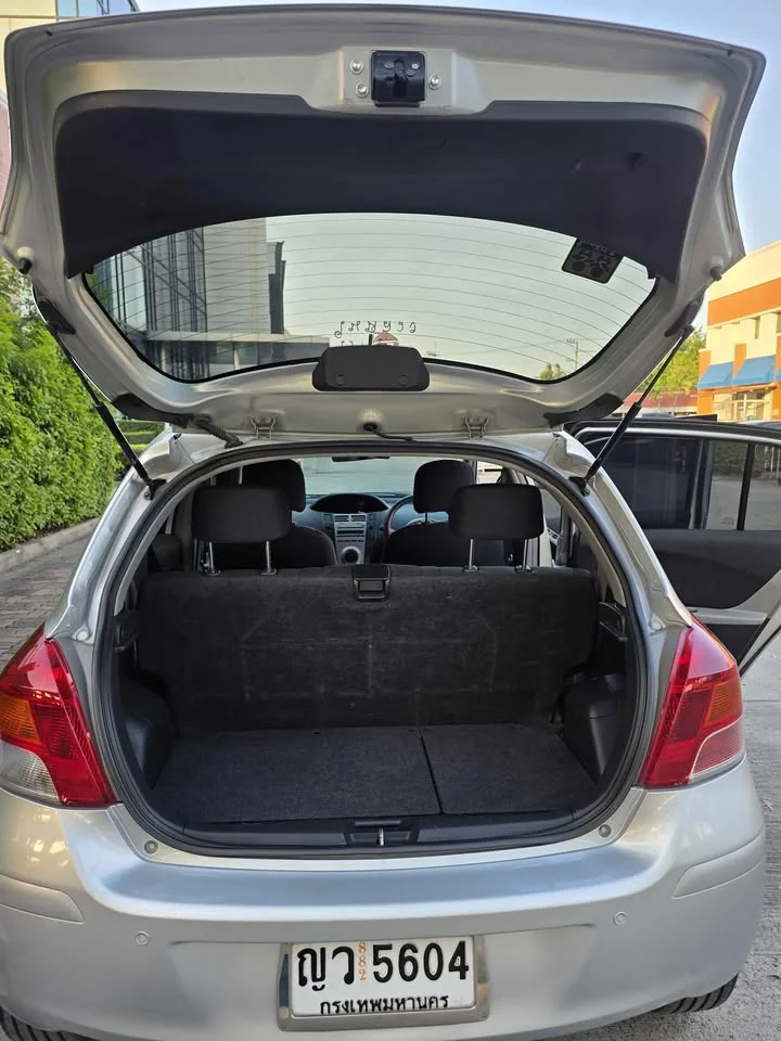 2011 Toyota Yaris II 2