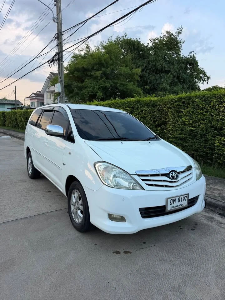 2010 Toyota Innova I 2