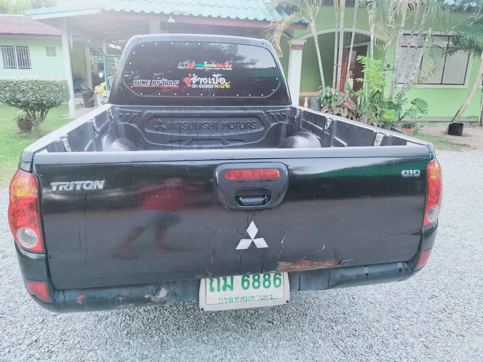 Mitsubishi Triton IV 2