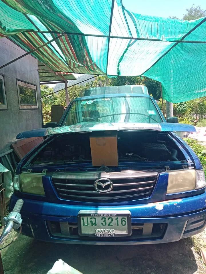 1999 Mazda 2500 Fighter V 2