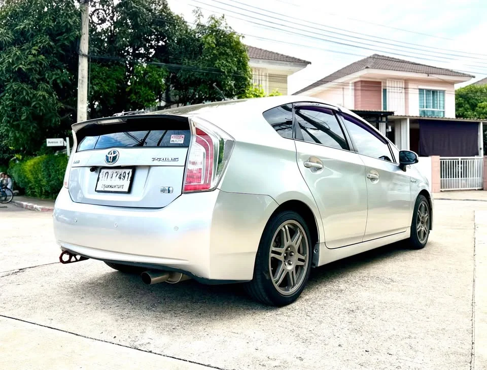 2012 Toyota Prius III 2