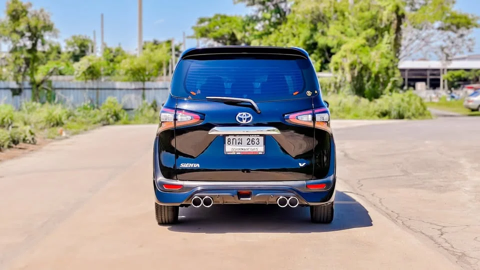 2018 Toyota Sienta II 2