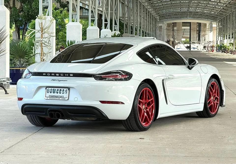 2018 Porsche 718 Boxster and Cayman IV 3