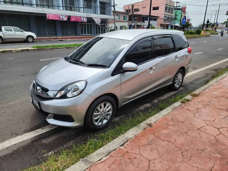 2015 Honda Mobilio II 2