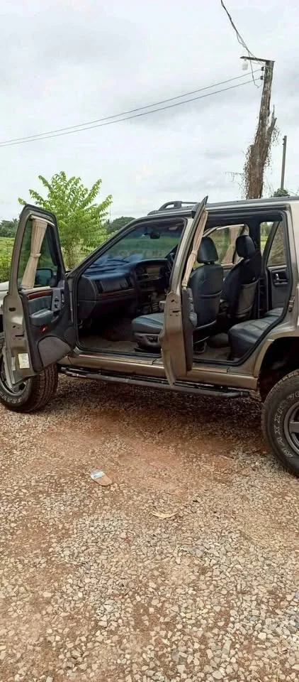 1997 Jeep Grand Cherokee ZJ 3