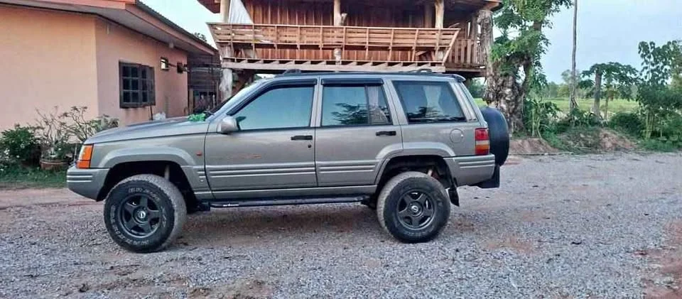 1997 Jeep Grand Cherokee ZJ 2
