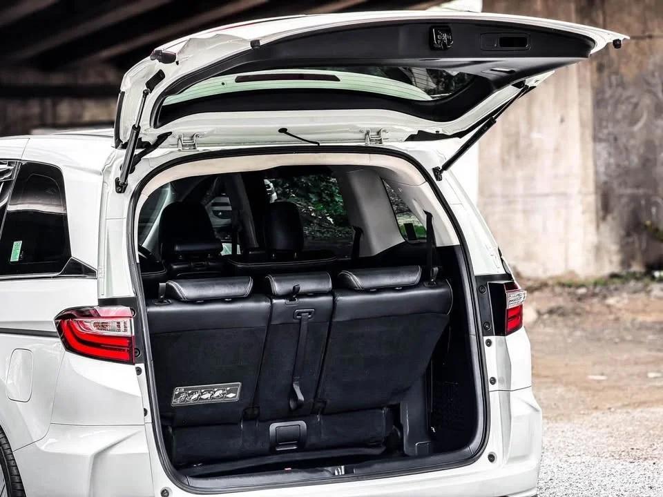 2014 Honda Odyssey V 3